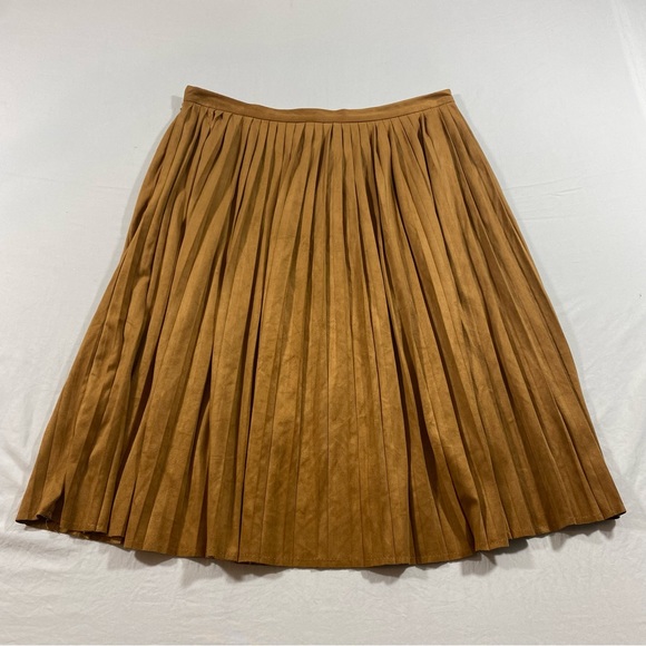 Fashion Union Pleated Suede Skirt Full Suede Faux pleated elastic waist skirt - Picture 9 of 10